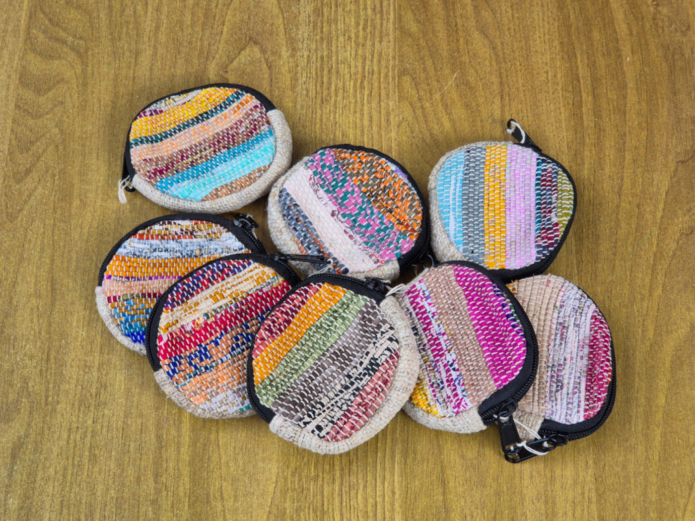 Runder Münzbeutel aus recyceltem Sari & Hanf | Zufallsausführung | LWH, Nepal